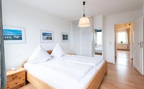 Haus Decker, App. 3